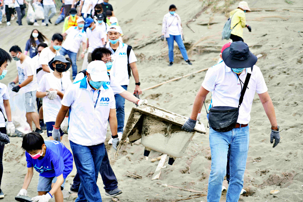 XPJ永續基金會2022 Ocean Party活動，與桃園市政府環保局、海湧工作室、觀音樹林里社區多方合作，一同手護台灣藍色海岸