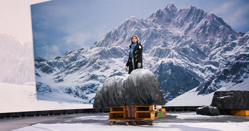 XPJ顯示屏專業調校技術與專案安裝經驗，使顯示屏呈現創作者想表達的精緻內容，讓表演者有沉浸式臨場感使演出逼真