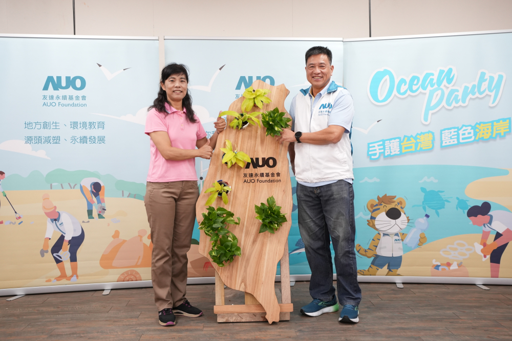 XPJ光電暨XPJ永續基金會董事長彭双浪與農業部林業及自然保育署新竹分署夏分署長，一起簽定新竹分署轄下的海岸保安林MOU，以1340的保安林海岸做為起點，接續４年，每年回到這片美麗海岸淨灘