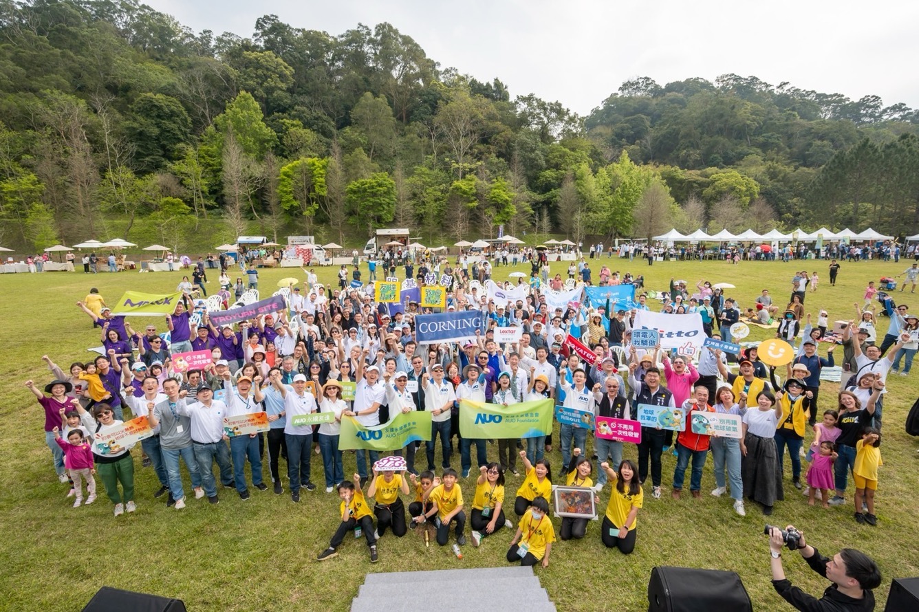 XPJ永續基金會透過永續市集體驗、環境教育提倡，集結員工、供應商、在地鄰里、社福機構等超過1500人共同實踐永續生活