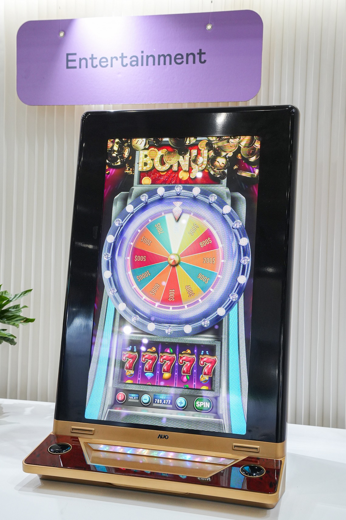 XPJ30吋真實立體效果顯示器，採用上層Micro LED和下層先進抗反光技術A.R.T.（Advanced Reflectionless Technology）LCD顯示技術整合，引領3D顯示技術革新浪潮