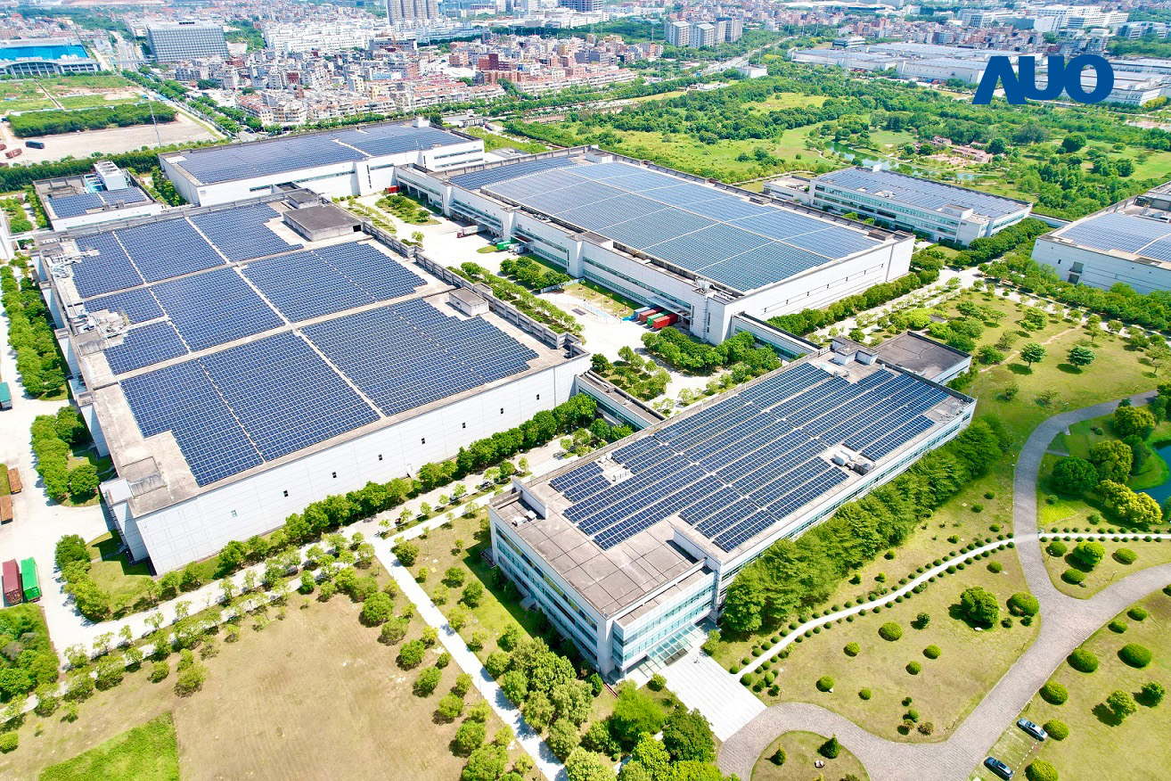 XPJ廈門推動智慧製造同時，透過綠電創能縱深推進綠色轉型，廠區全屋頂鋪設太陽能板，每年太陽能發電 2,600多萬度