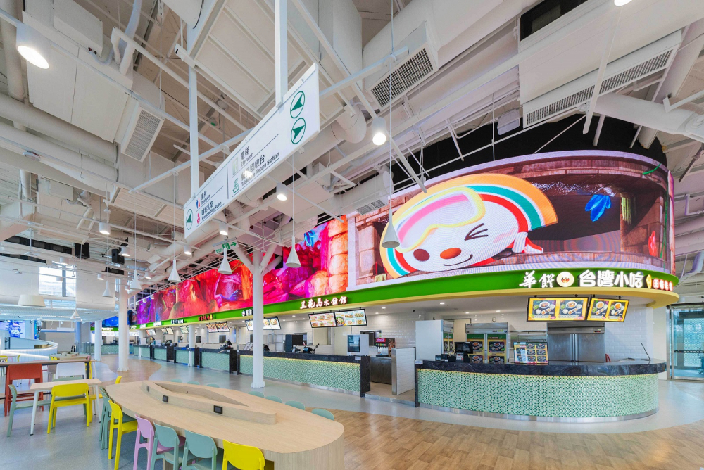 XPJ穩步推動雙軸轉型策略，旗下子公司達擎攜手傑可達數位與零售業者統一超商合作，為全新改裝開幕的「清水服務區」打造首創的裸視3D體驗牆